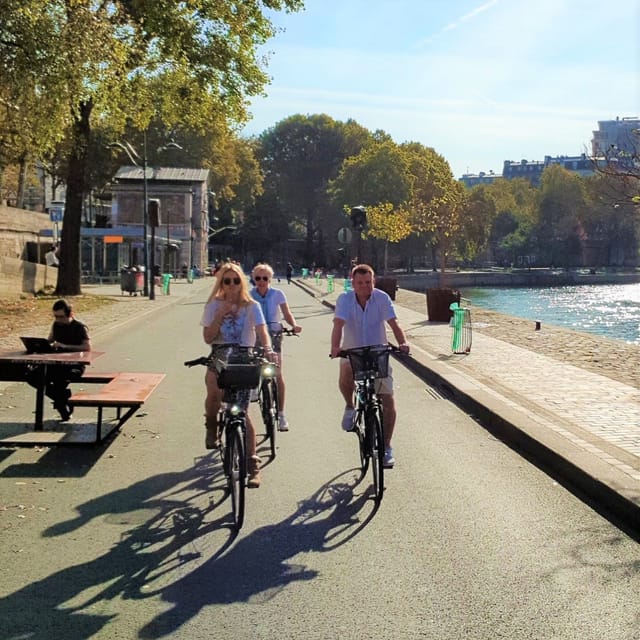 Paris: City Treasures Bike Tour - The Louvre, the love-lock bridge, and grand Paris