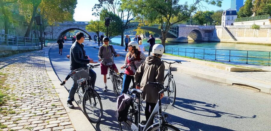 Paris: City Treasures Bike Tour - Napoleon, Marie Antoinette, and the stories behind the stones