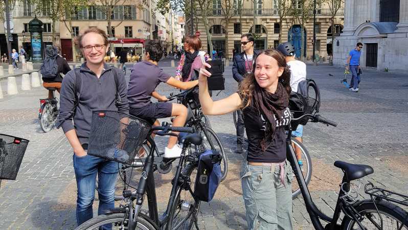 Paris: City Treasures Bike Tour - Small groups and the value of a live guide