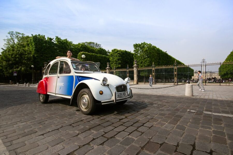 Paris: Classic Sites Tour by Vintage Citroen 2CV - Ecole Militaire, Les Invalides, and the grand façades