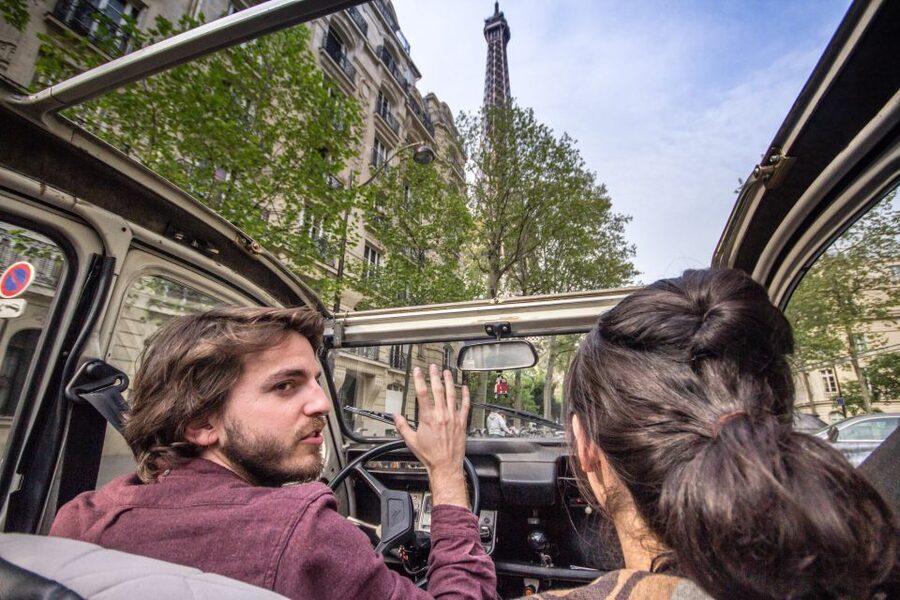 Paris: Classic Sites Tour by Vintage Citroen 2CV - Ile de la Cité and Notre-Dame