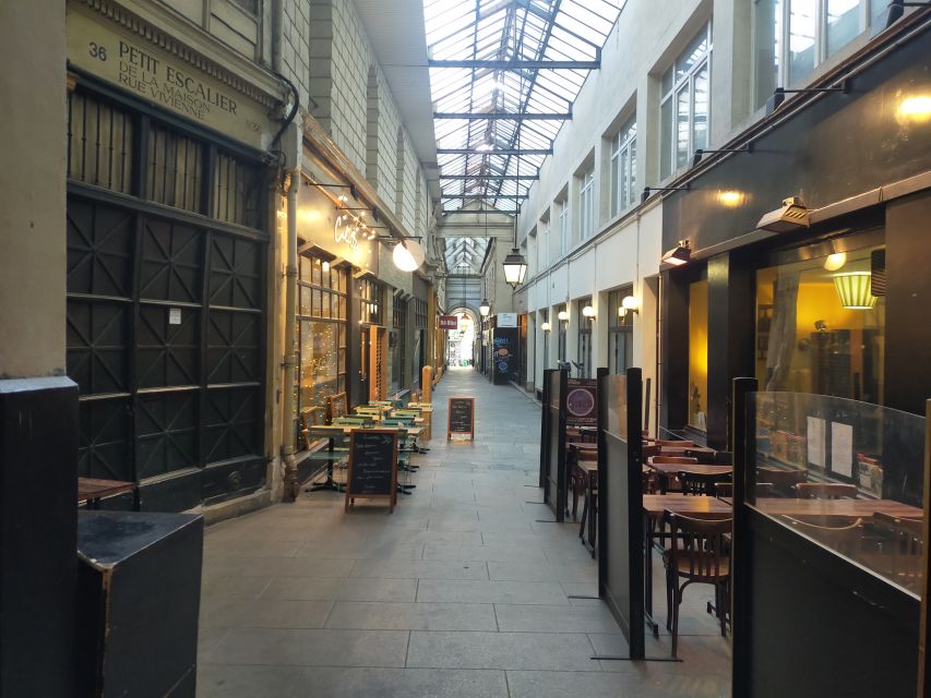 Paris: Covered Passages Walking Tour - What the guides add to the experience