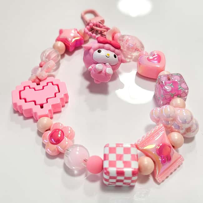 Paris: Create your phone strap, bag or keychain - What the one-hour workshop feels like