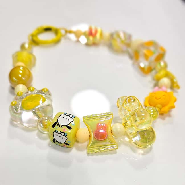 Paris: Create your phone strap, bag or keychain - Choosing between a phone strap, bag charm, and keychain