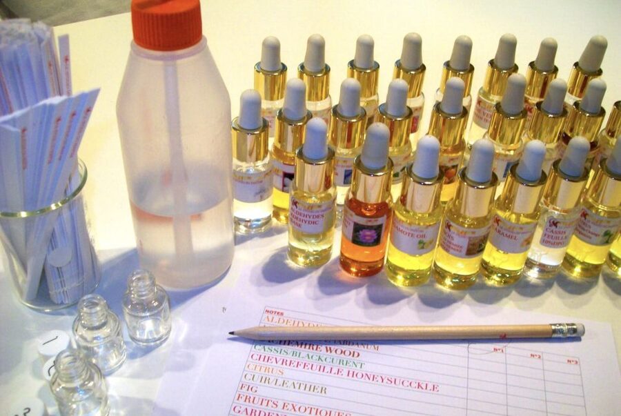 Paris: Create your Signature Scent Perfume Workshop - Learning what notes and chords mean