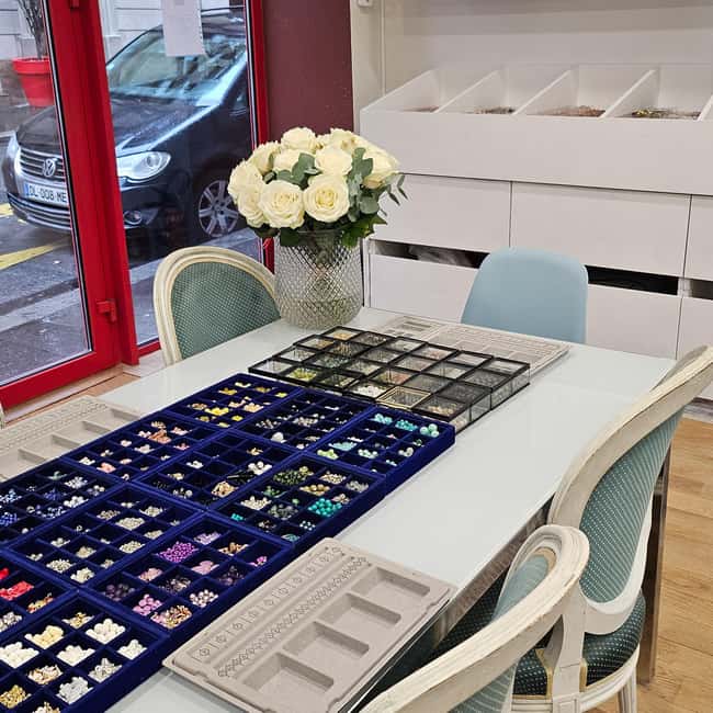 Paris: Custom Souvenir Bracelet Workshop - What the One-Hour Session Feels Like