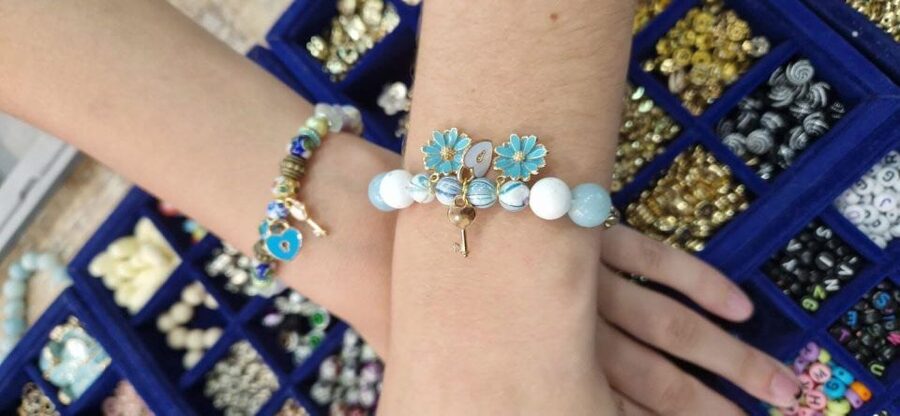 Paris: Custom Souvenir Bracelet Workshop - Good for Families, Couples, and Small Groups