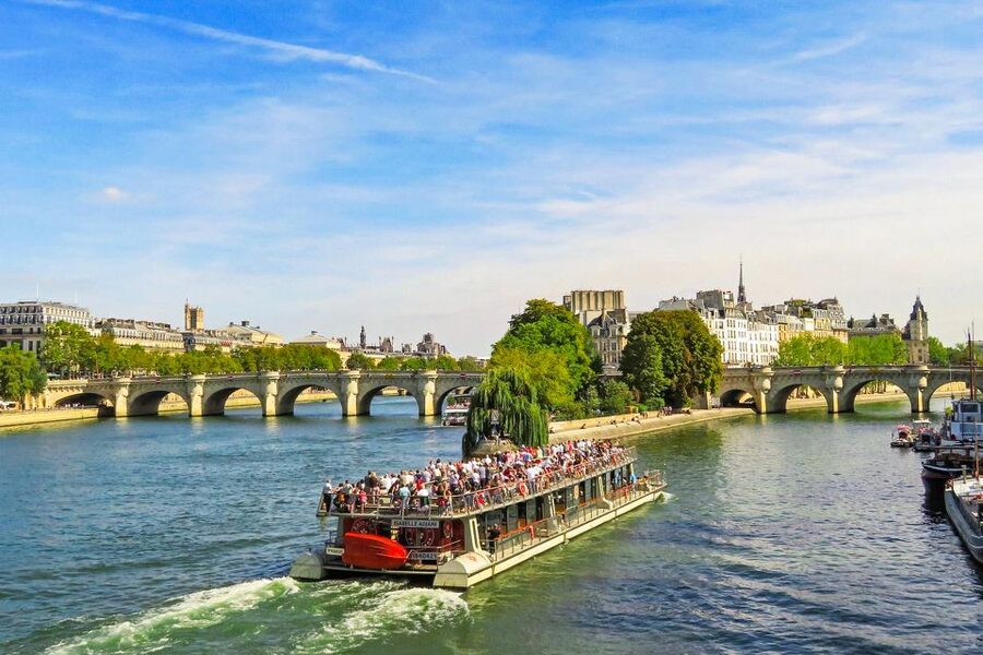 Paris: Day or Sunset Cruise with Drink, Ice Cream or Dessert - Daylight, sunset, or night: choosing the right cruise