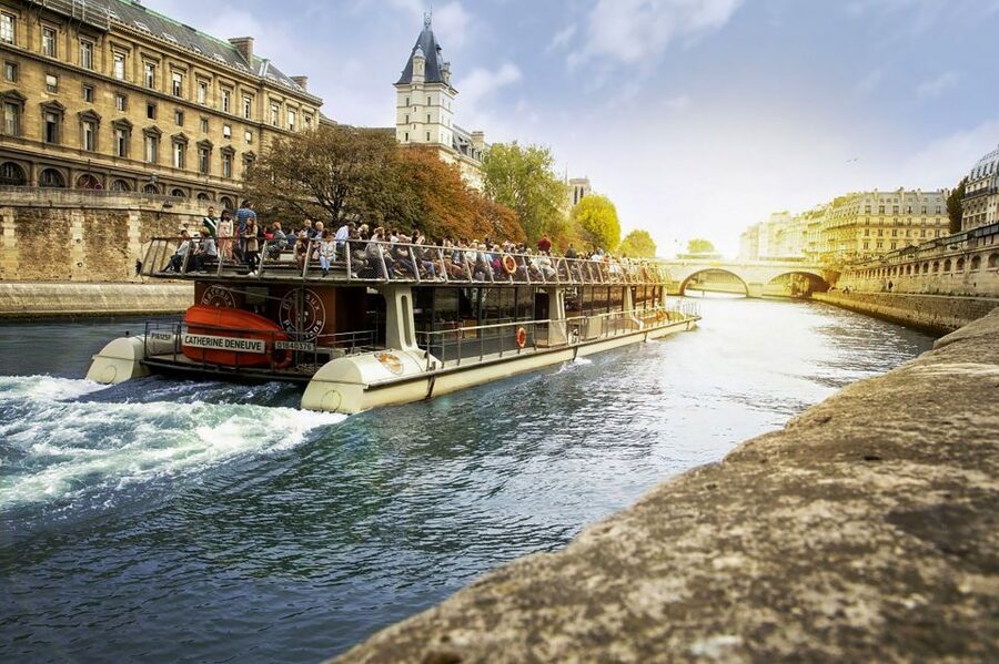 Paris: Day or Sunset Cruise with Drink, Ice Cream or Dessert - The crepe, waffle, ice cream, or drink at Trocadéro