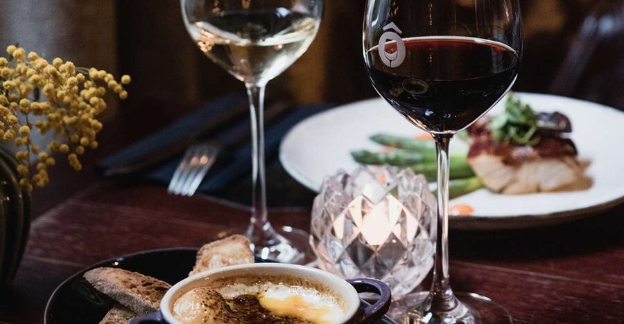 Paris: Dinner with Customized Wine Selection - Ô Chateau’s relaxed central Paris atmosphere