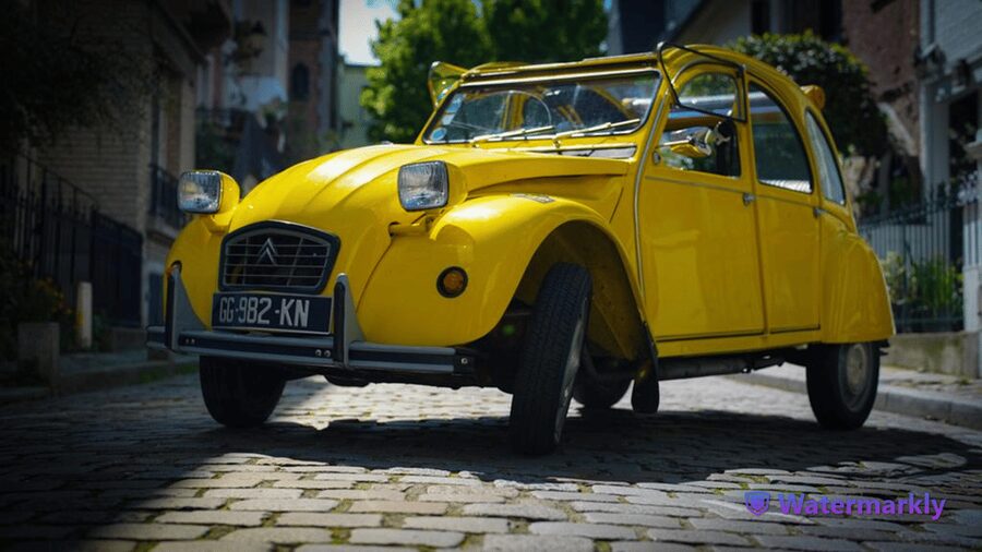Paris: Discover Paris 2CV - What the guides add