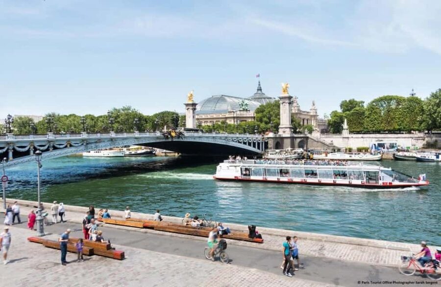 Paris: Disneyland Paris Entry Ticket and Seine River Cruise - Choosing between Disneyland Park and Walt Disney Studios