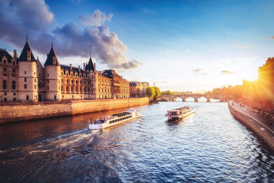 Paris: Disneyland Paris Entry Ticket and Seine River Cruise - What a day at Disneyland Paris feels like
