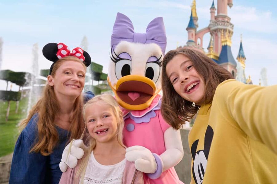 Paris: Disneyland Paris Ticket with Transfer - A full Disney day from Hotel Pullman Paris Bercy