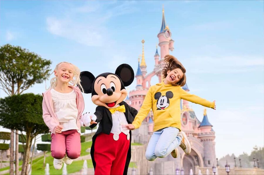 Paris: Disneyland Paris Ticket with Transfer - World of Frozen and the second-park decision