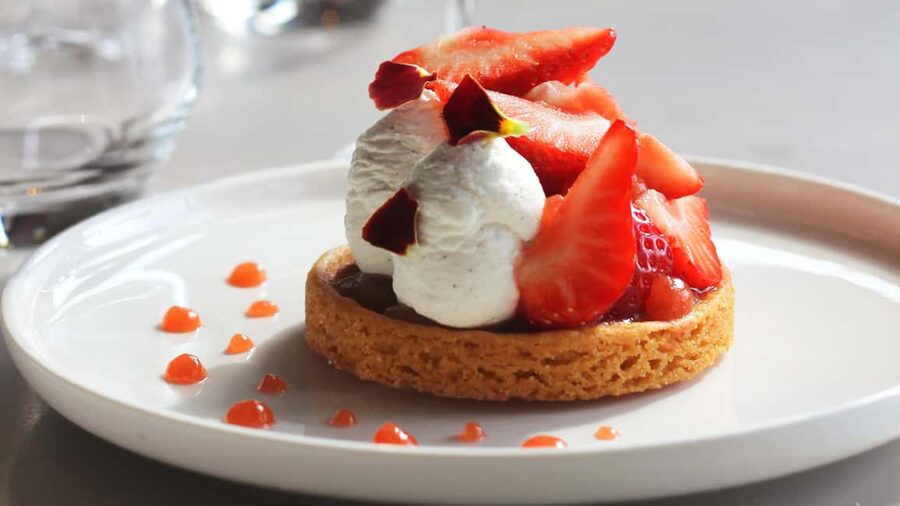 Paris: Early Dinner at Madame Brasserie in the Eiffel Tower - Key points at a glance