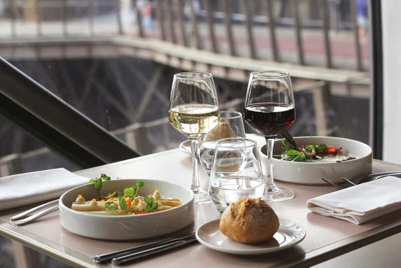 Paris: Early Dinner at Madame Brasserie in the Eiffel Tower - How the evening works from start to finish