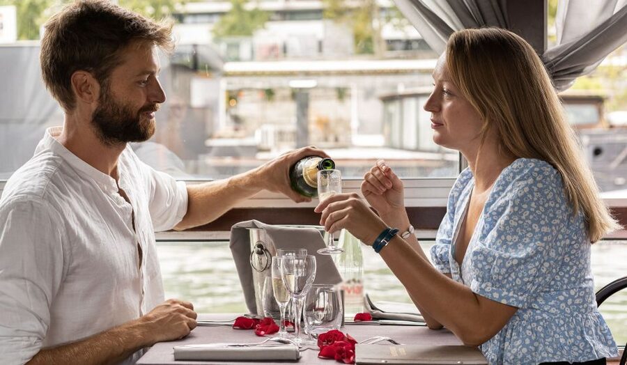 Paris: Early Evening Dinner Cruise on the River Seine - Who should book this cruise?