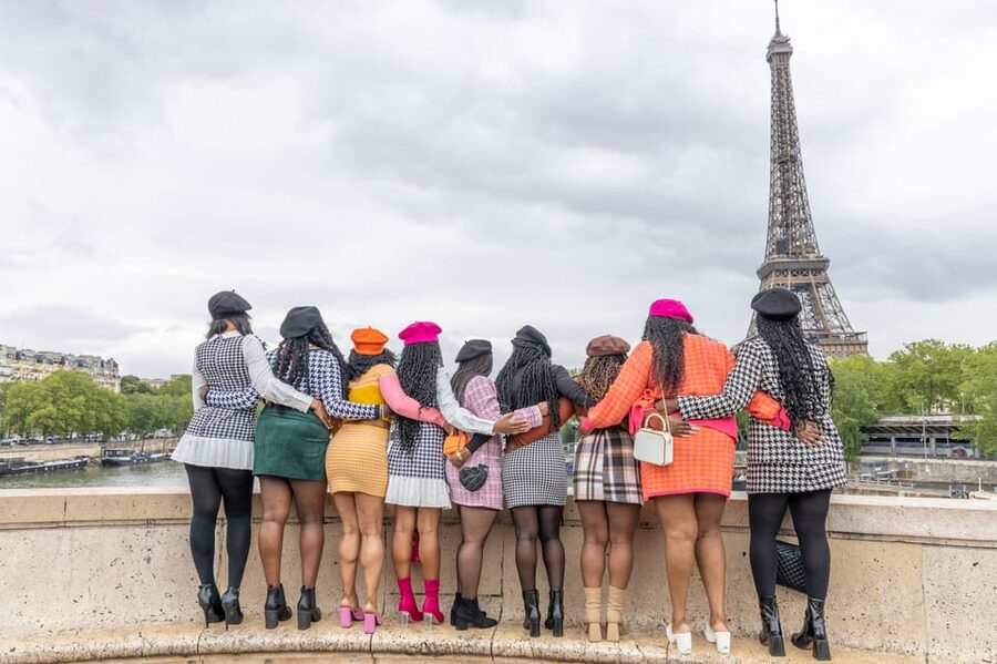 Paris: Eiffel Area Private Photoshoot - Pont de Bir-Hakeim: a strong first backdrop