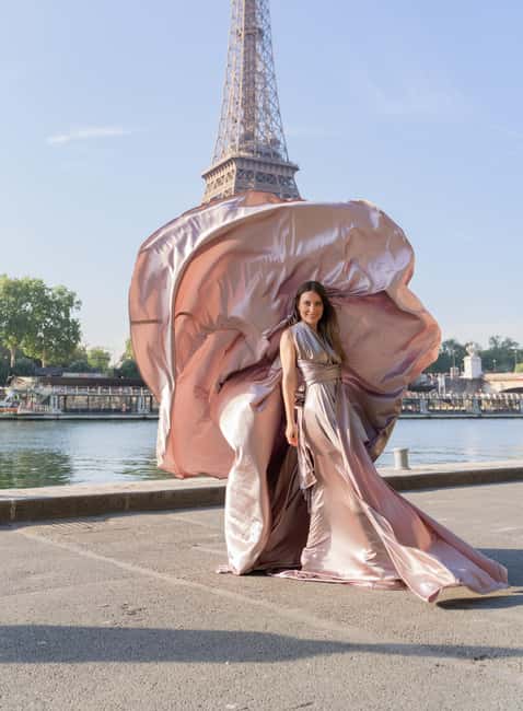 Paris: Eiffel Tower Flying-Dress Photoshoot jonadress - Key points to know before booking