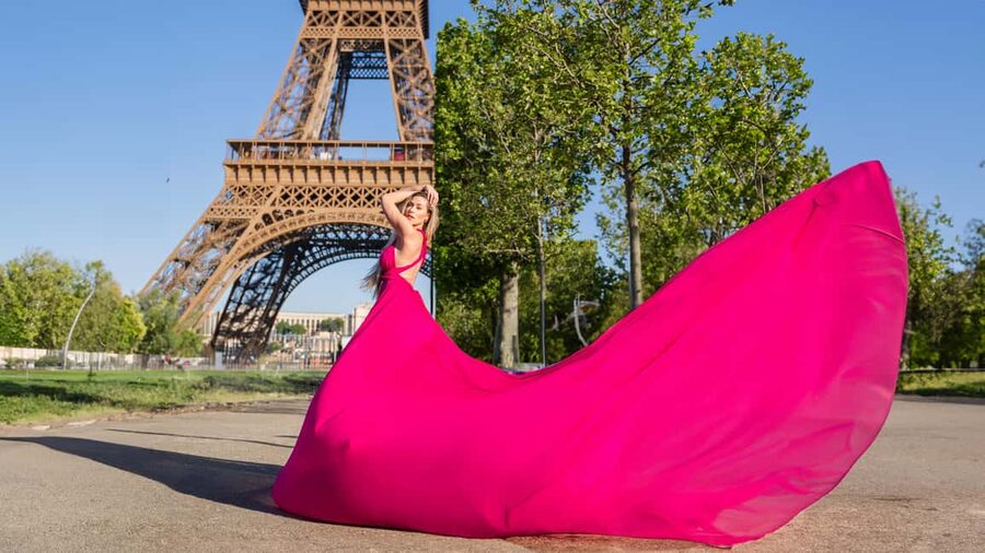 Paris: Eiffel Tower Flying-Dress Photoshoot jonadress - The flying dress is the main event
