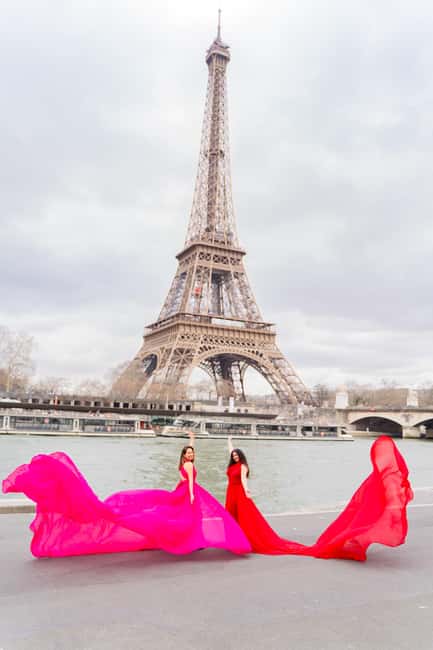 Paris: Eiffel Tower Flying-Dress Photoshoot jonadress - Trocadéro gives you the classic Paris frame