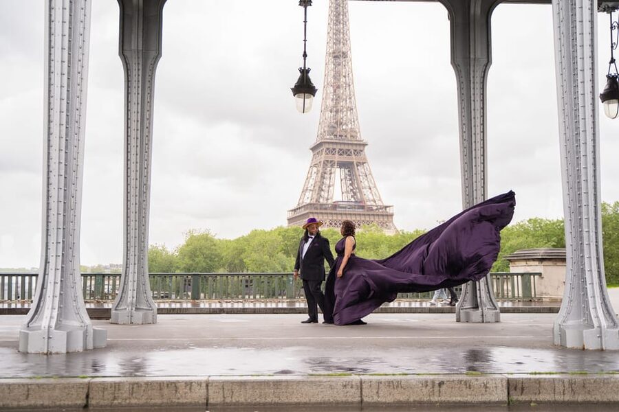 Paris: Eiffel Tower Flying-Dress Photoshoot jonadress - A short stop beside the Seine