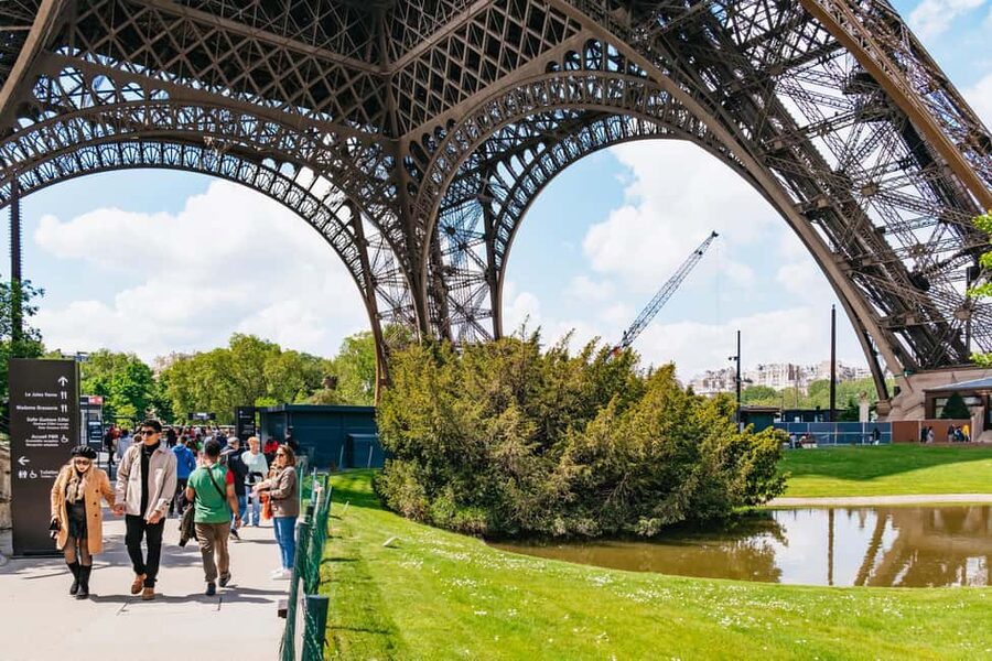 Paris: Eiffel Tower Fully Guided Tour with Summit Option - Booking, cancellation, and the final decision