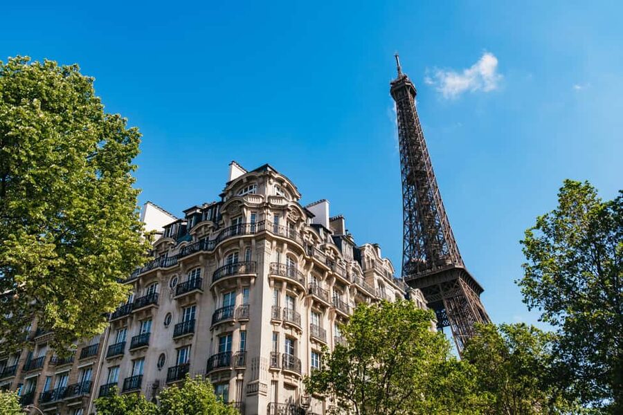 Paris: Eiffel Tower Fully Guided Tour with Summit Option - Who will get the most from this tour?