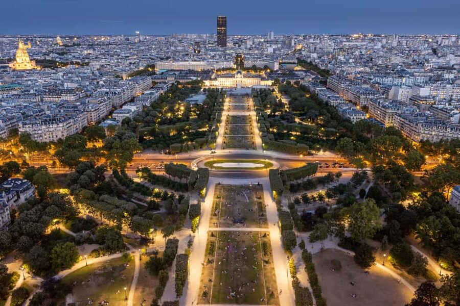 Paris: Eiffel Tower Guided Tour|Summit & second floor access - Continuing to the summit
