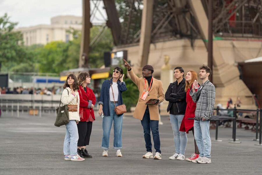 Paris: Eiffel Tower Guided Tour with Summit Access - Key points at a glance