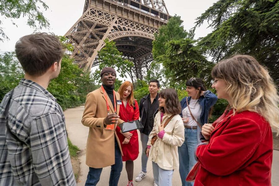 Paris: Eiffel Tower Guided Tour with Summit Access - Timing, queues, and what to bring