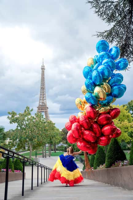 Paris: Eiffel Tower & Louvre Private Photoshoot - The Seine and the three-location VIP option