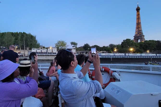 Paris Eiffel Tower, Notre Dame, Louvre and Montmartre Guided Tour - Lunch and the practical middle of the day