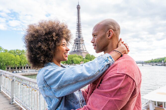 Paris: Eiffel Tower Photo Shoot - How the posing works for couples, families, and solo visitors