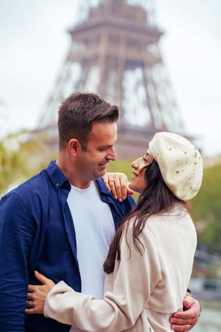 Paris: Eiffel Tower Photoshoot with a Professional - Meeting Near the Eiffel Tower