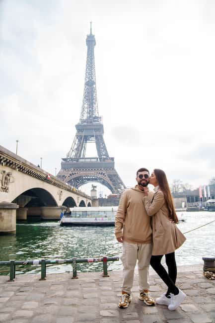 Paris: Eiffel Tower Photoshoot with a Professional - Posing Help for Couples, Families, and Solo Portraits