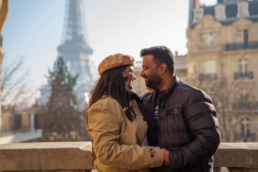 Paris: Eiffel Tower Photoshoot with a Professional - Language, Accessibility, and Practical Limits