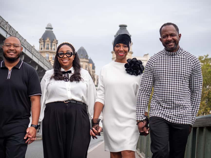 Paris: Eiffel Tower Private Photoshoot Experience - Meeting at Pont de Bir Hakeim