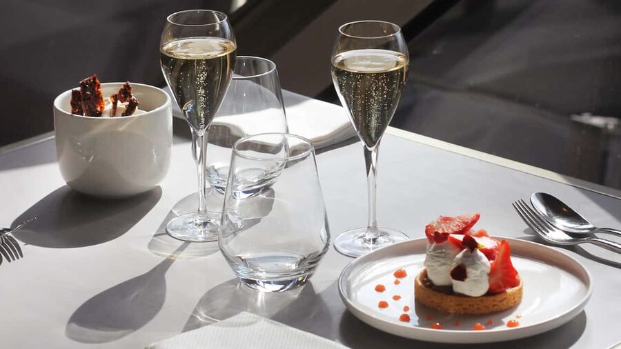 Paris: Eiffel Tower's Madame Brasserie 3-course lunch 12:00 - Choosing between the Brasserie and Madame Menus