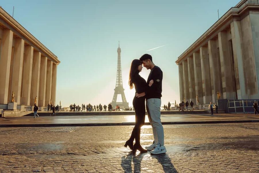 Paris: Eiffel Tower Street Photoshoot - Why this Eiffel Tower photo session works