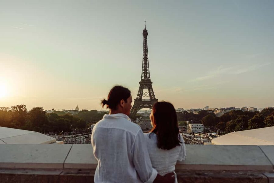 Paris: Eiffel Tower Street Photoshoot - What the finished photos are like