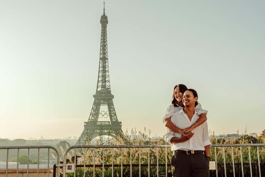 Paris: Eiffel Tower Street Photoshoot - Family sessions, babies, and pets
