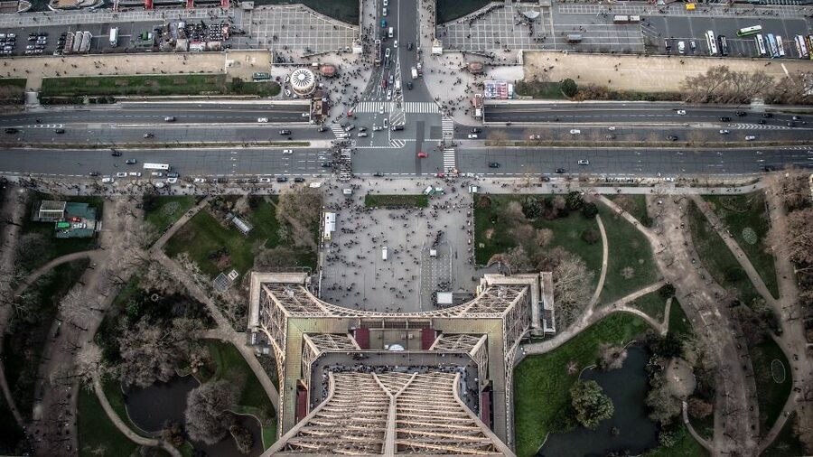 Paris: Eiffel Tower Tour with Summit or Second Floor Access - Meeting at Paris Lounge, five minutes from the Eiffel Tower