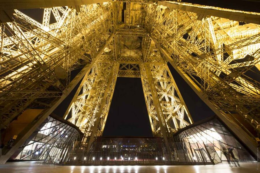 Paris: Elegant Dinner with Drinks in the Eiffel Tower - Champagne, wine, and the value of the package