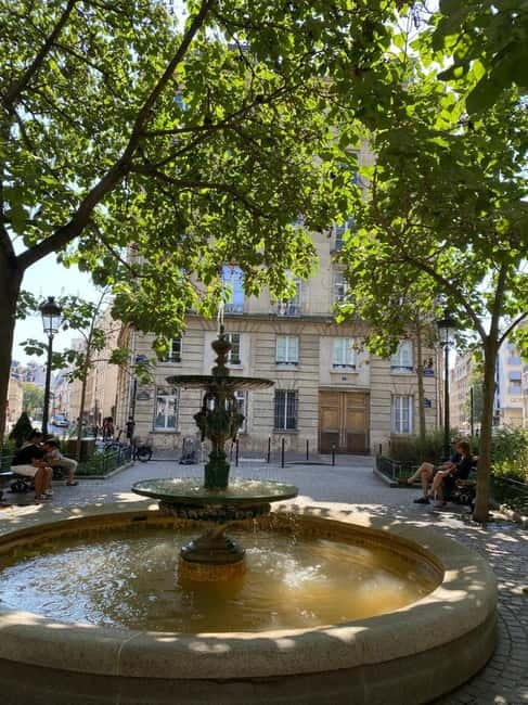 Paris: Emily Filming Locations Walking Tour - Pont Neuf and Pont des Arts