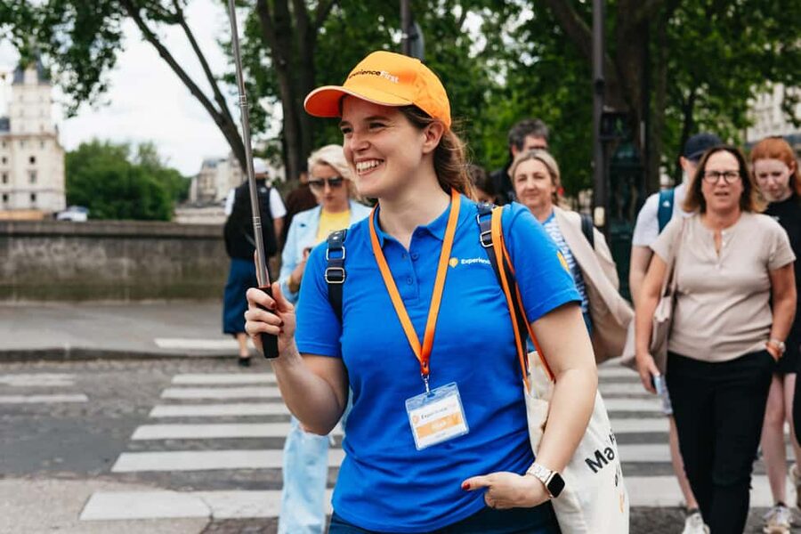 Paris: Emily TV Show Locations Guided Walking Tour - What the guide adds to a television-themed walk