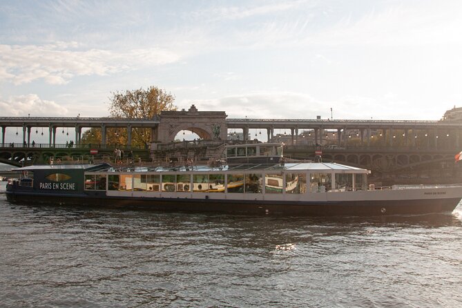 Paris en Scene 3 Course Seine River Dinner Cruise - The Louvre and Place de la Concorde from the river