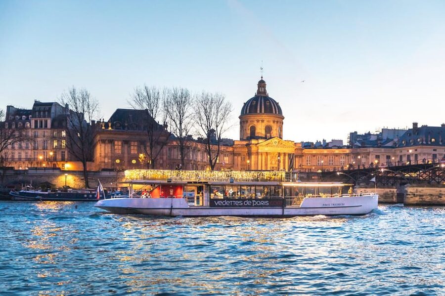 Paris: Evening River Cruise with Music - Les Invalides and the Musée d’Orsay