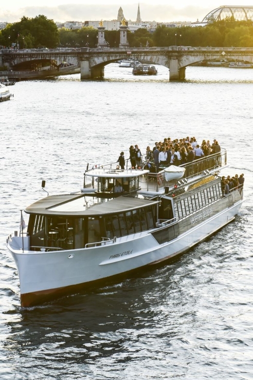 Paris: Evening River Cruise with Music - Place de la Concorde, Grand Palais, and the bridges